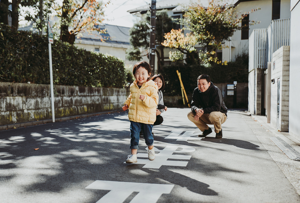 Happy japanese family spending time outdoor by Cristian Negroni on 500px.com