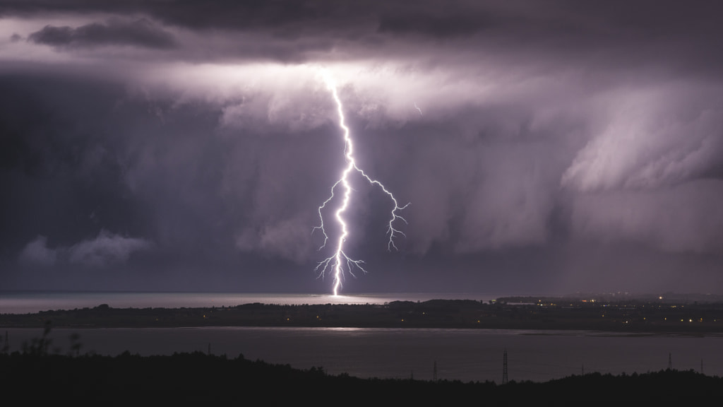Shelf Lightning Bolt by Jure Batagelj on 500px.com