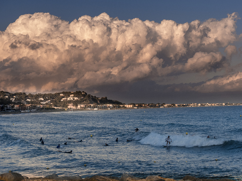 Cúmulos y Surf by Javier Pascual on 500px.com