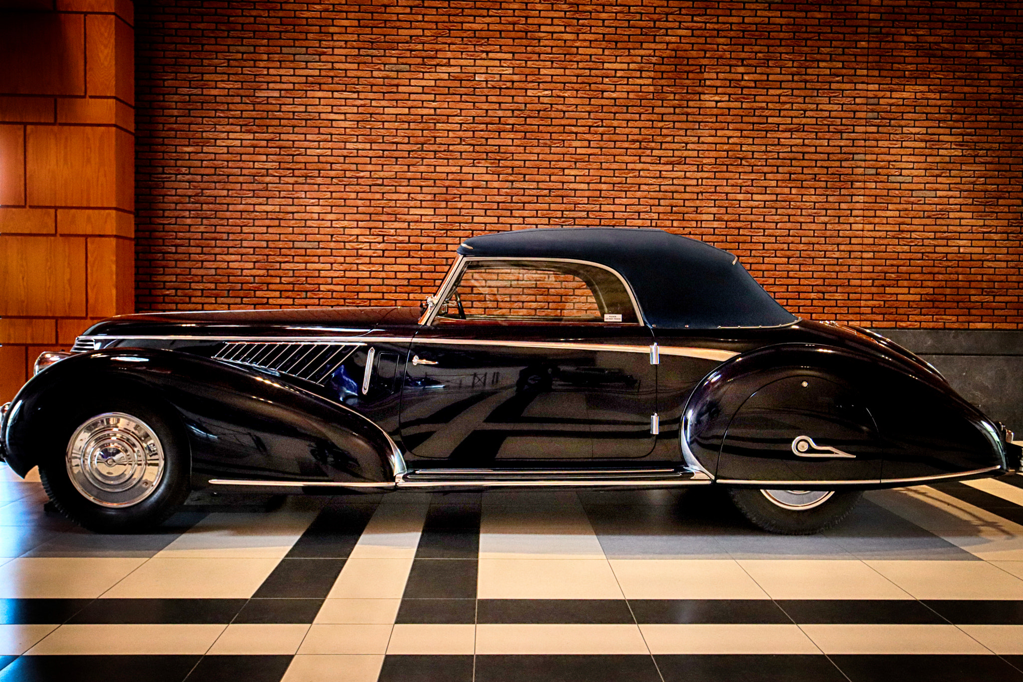 The Hague: Lancia Astura Pininfarina (Louwman Museum)