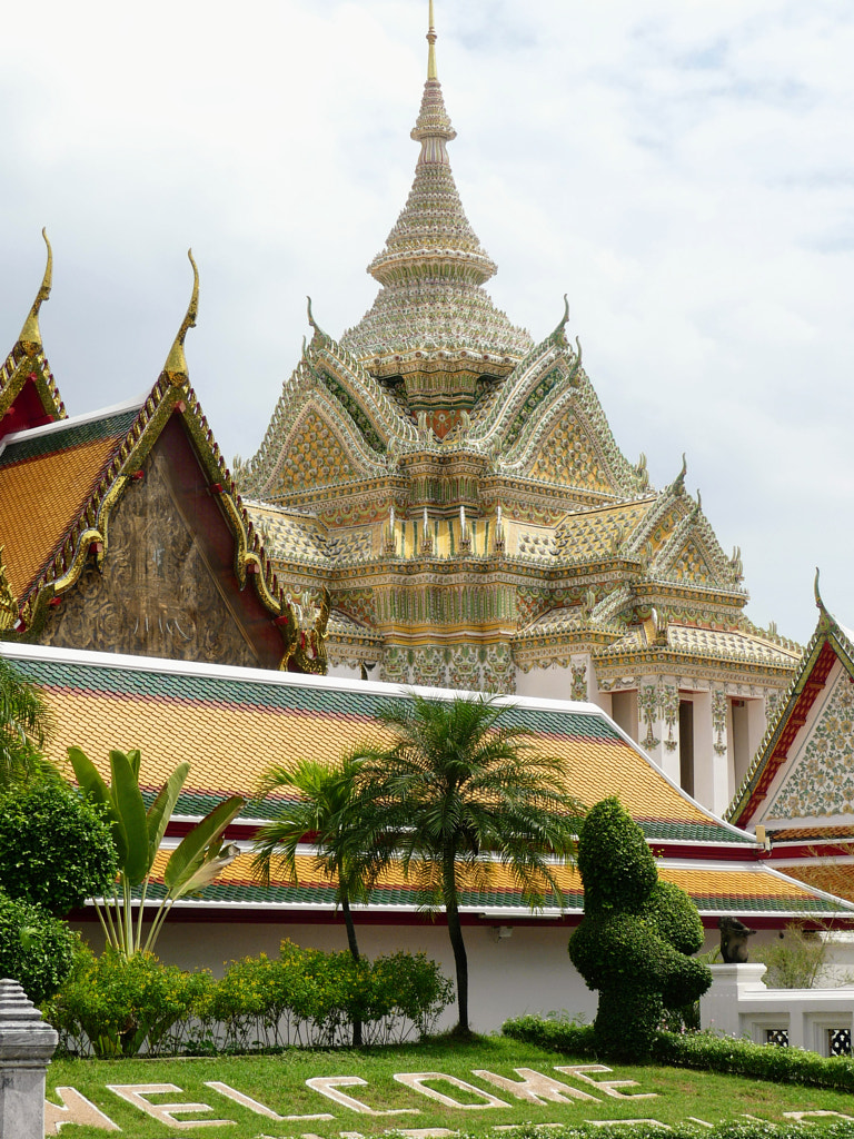 Welcome to Wat Pho (Bangkok)  by Yves LE LAYO on 500px.com