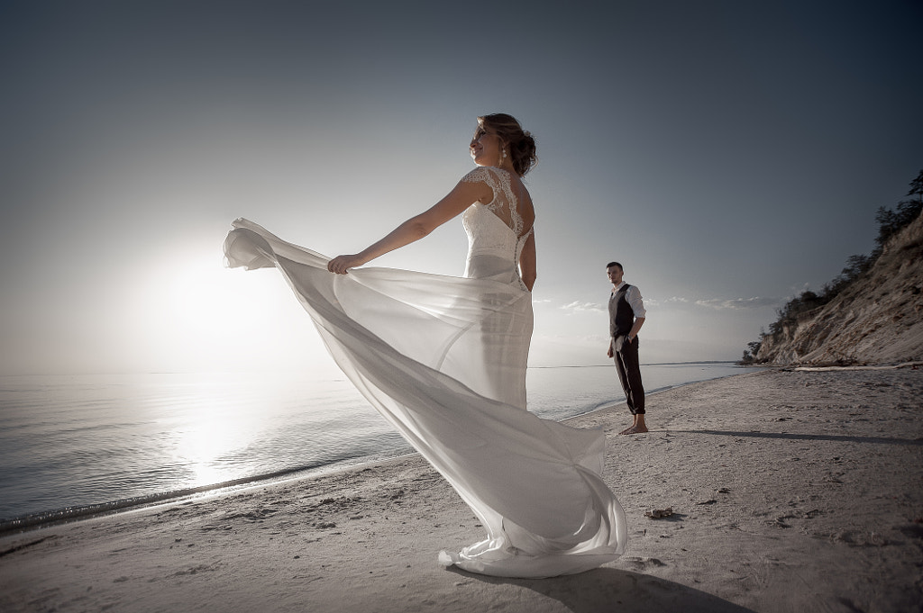 wedding couple by the sea by ????????? ????????? on 500px.com