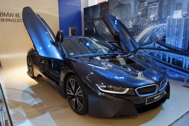 BMW i8 Plug-in Hybrid Curi Perhatian di IIMS 2014