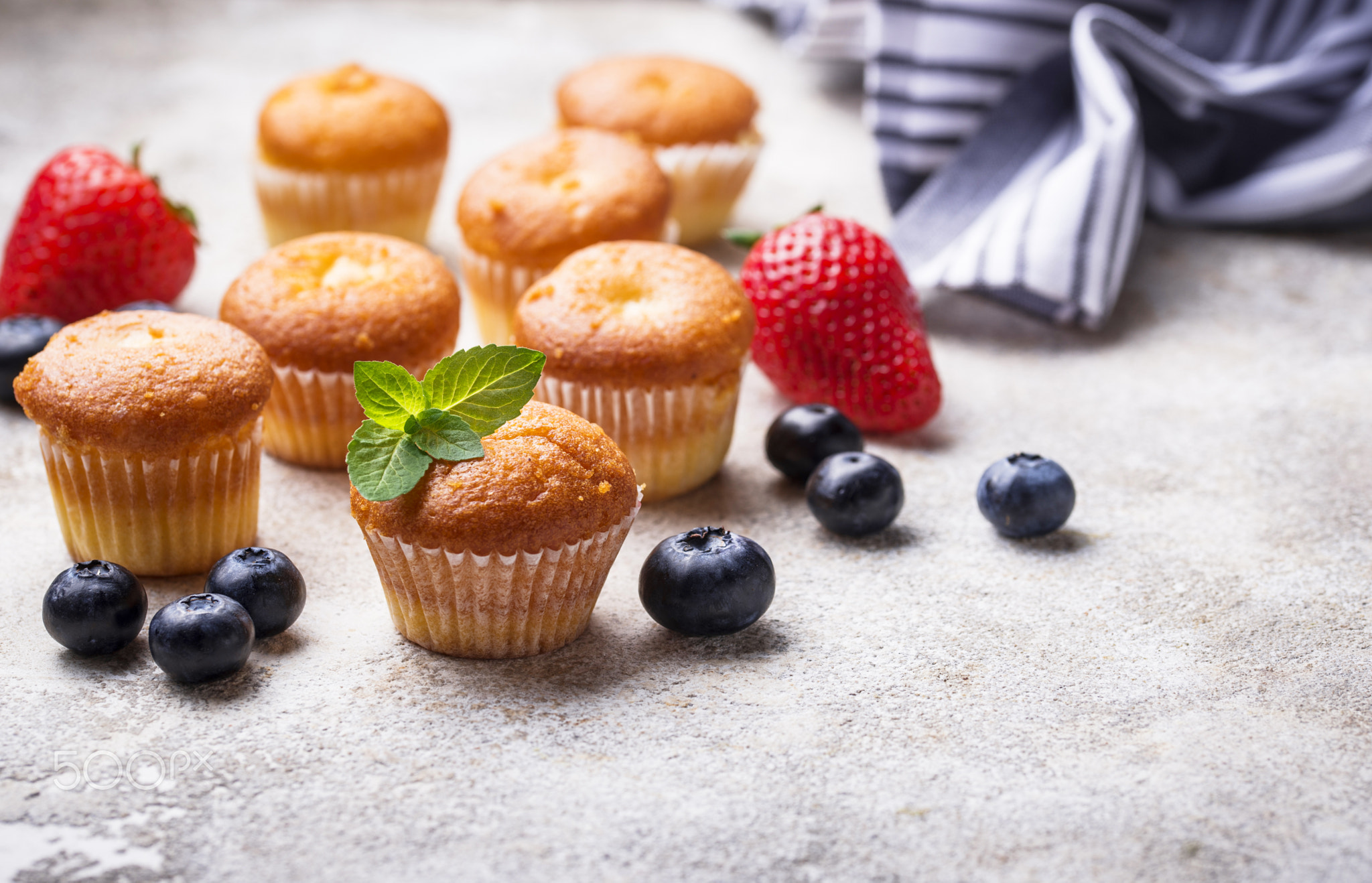 Summer mini cupcakes with berry