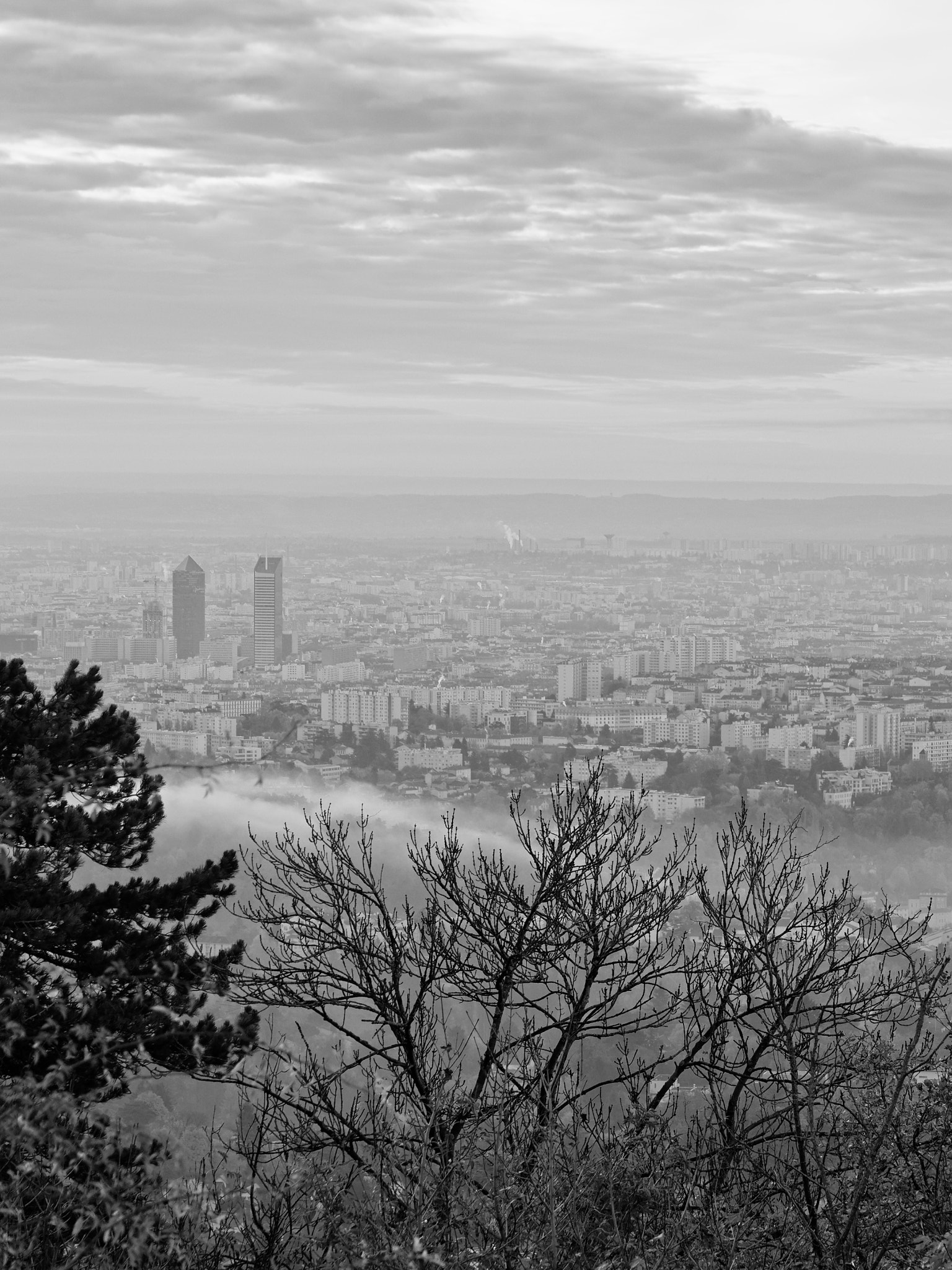 Sunrise stuck in between clouds