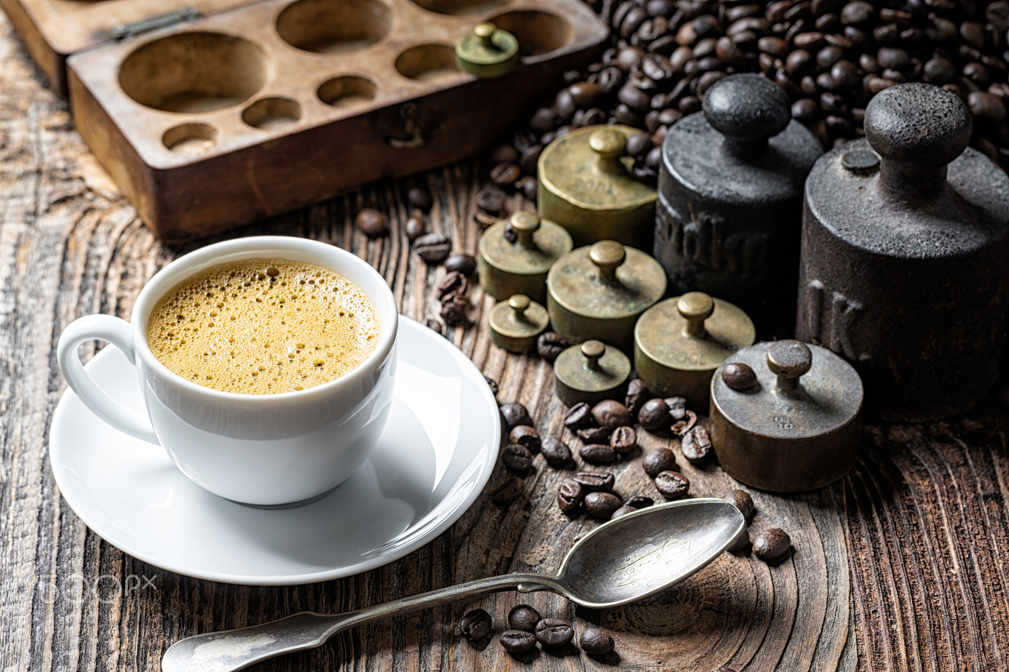 Coffee cup with metal weights