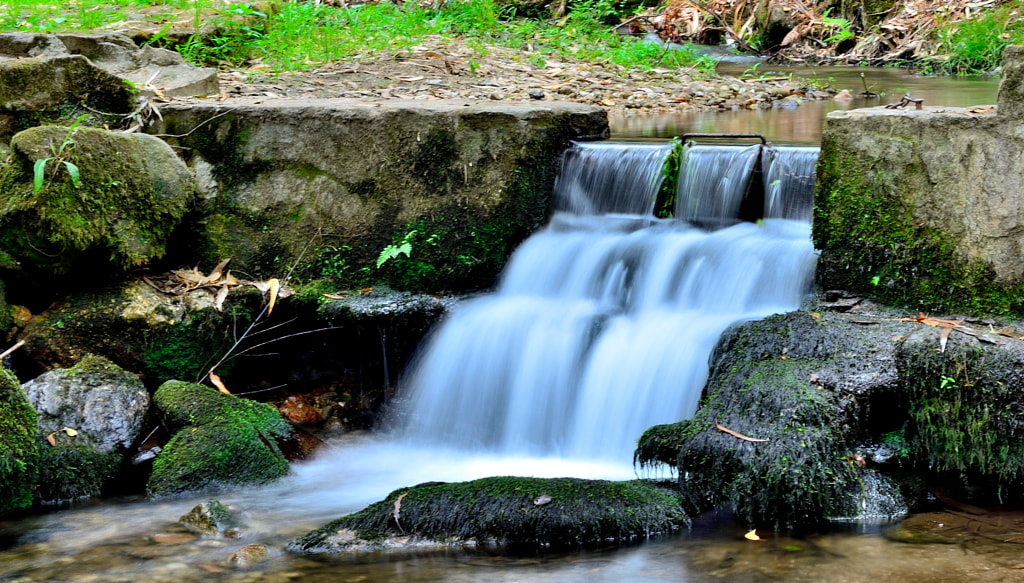 Small waterfall  /  Pequeña cascada by Artemio  on 500px.com