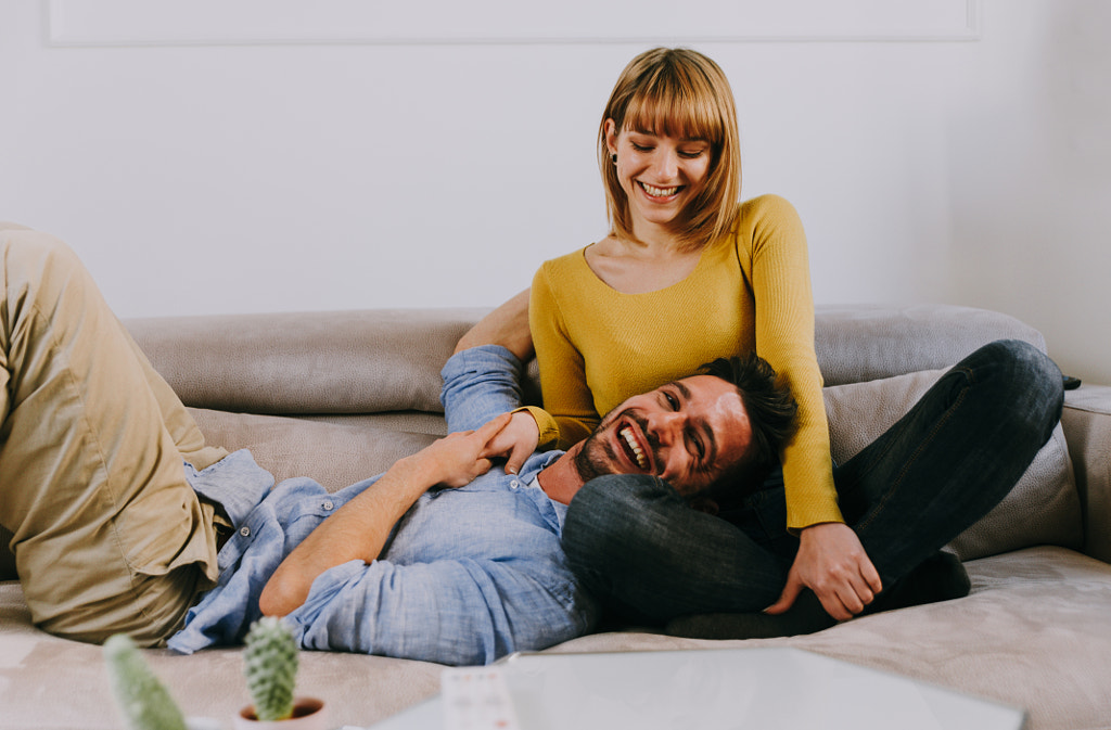 Happy couple lifestyle moments at home by Cristian Negroni on 500px.com