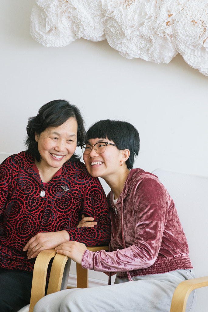 Mother and daughter in living room, Vicky W and Hong C by PAM LAU on 500px.com