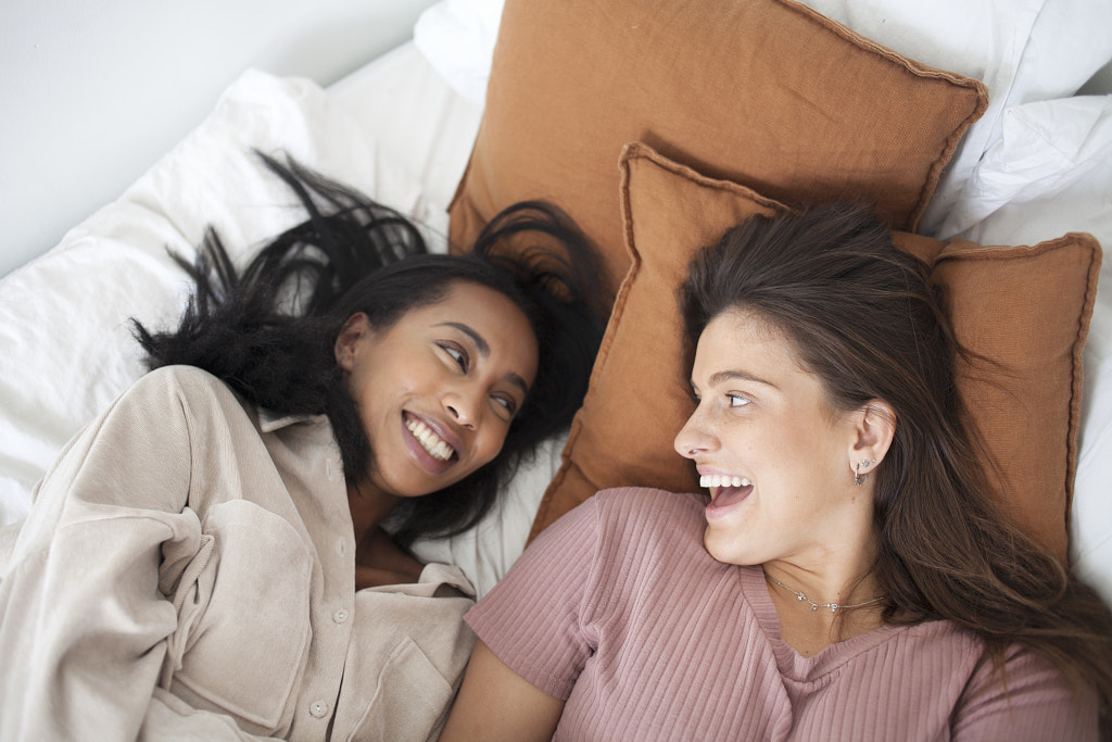 Two young women hanging in the bedroom, Bridie and Hosanna by Samantha Pierre on 500px.com