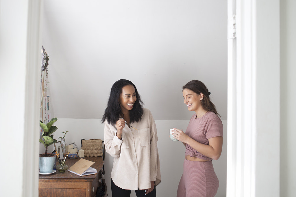 Two young women hanging in the bedroom, Bridie and Hosanna  by Samantha Pierre on 500px.com