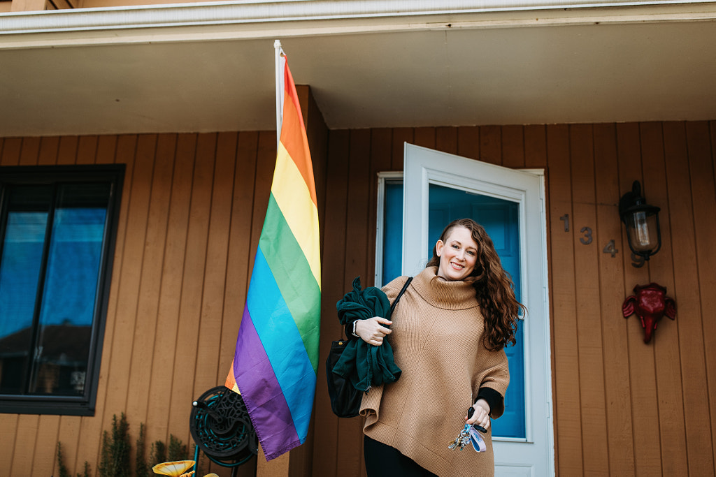 Caucasian woman acupuncturist  by Winnie Bruce on 500px.com