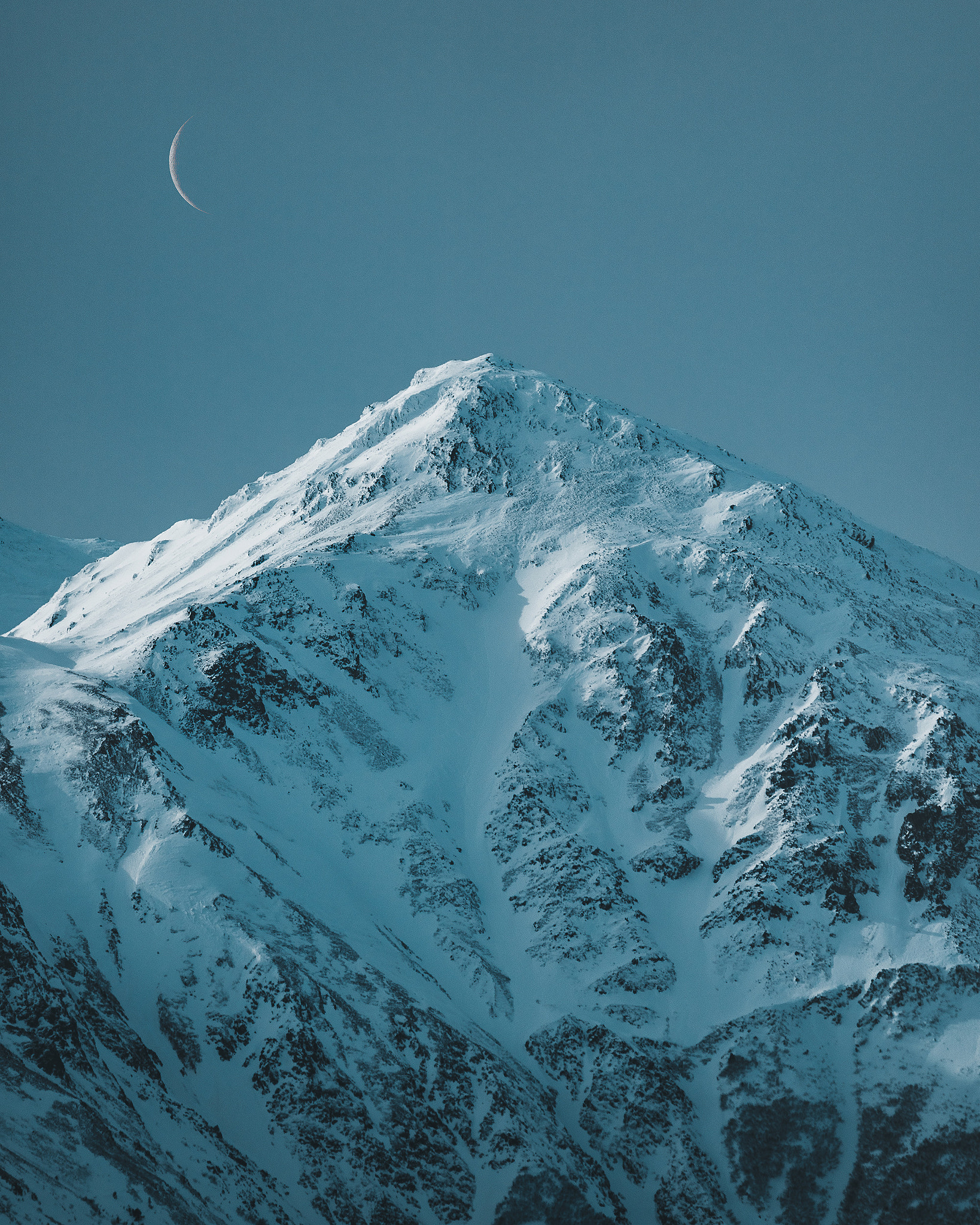 Moonrise over mountain \uD83C\uDFD4