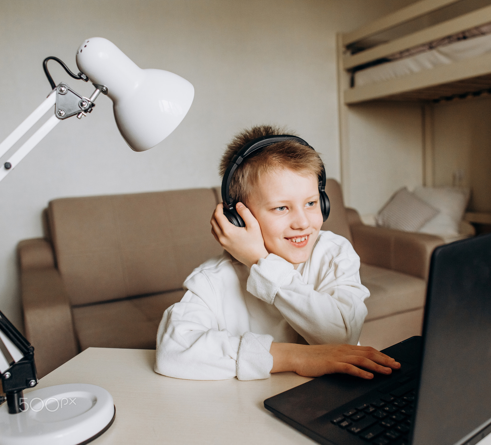 child laugh home school quarantine online technology