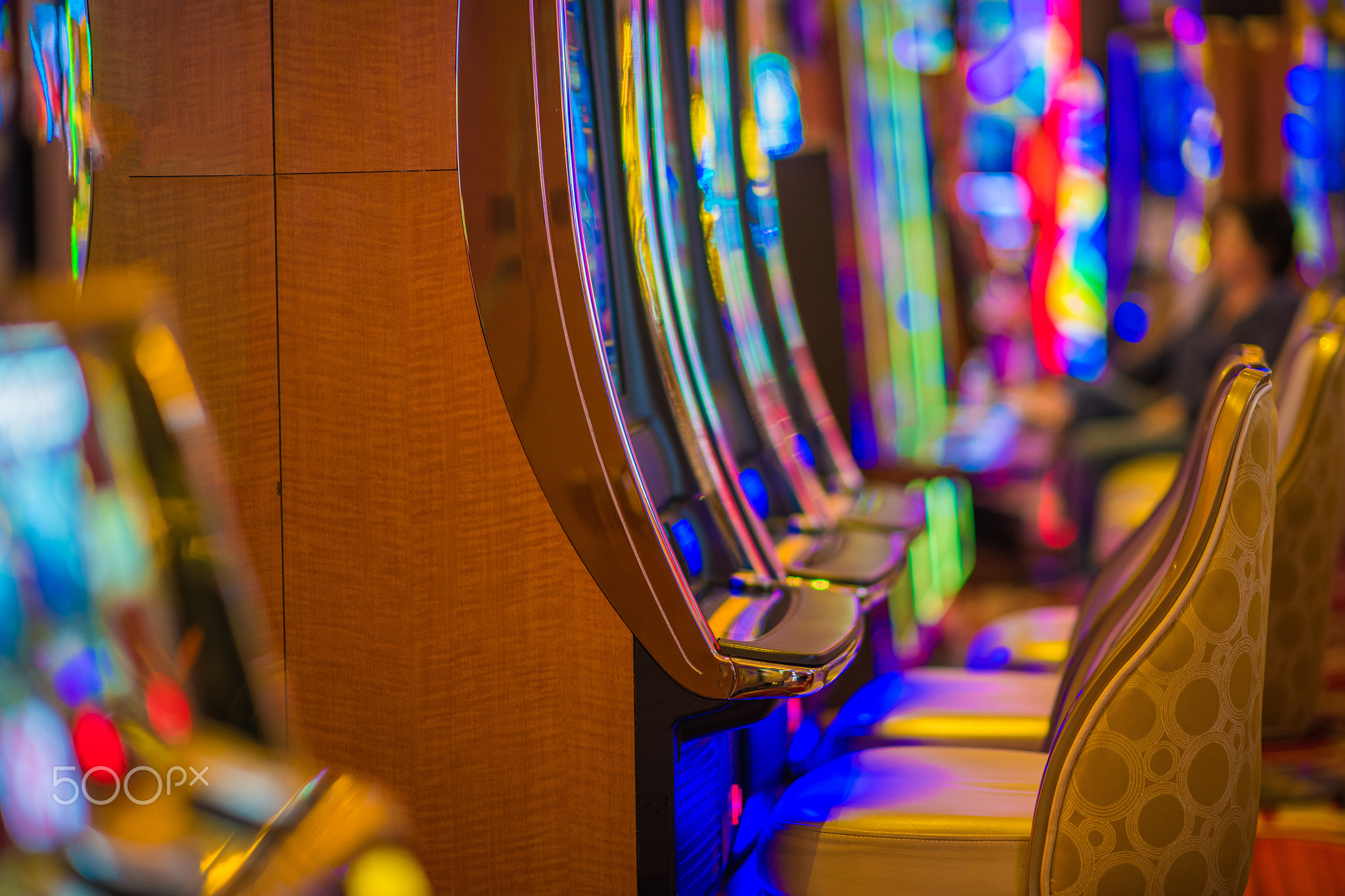 vegas_row_of_slot_machines_18606