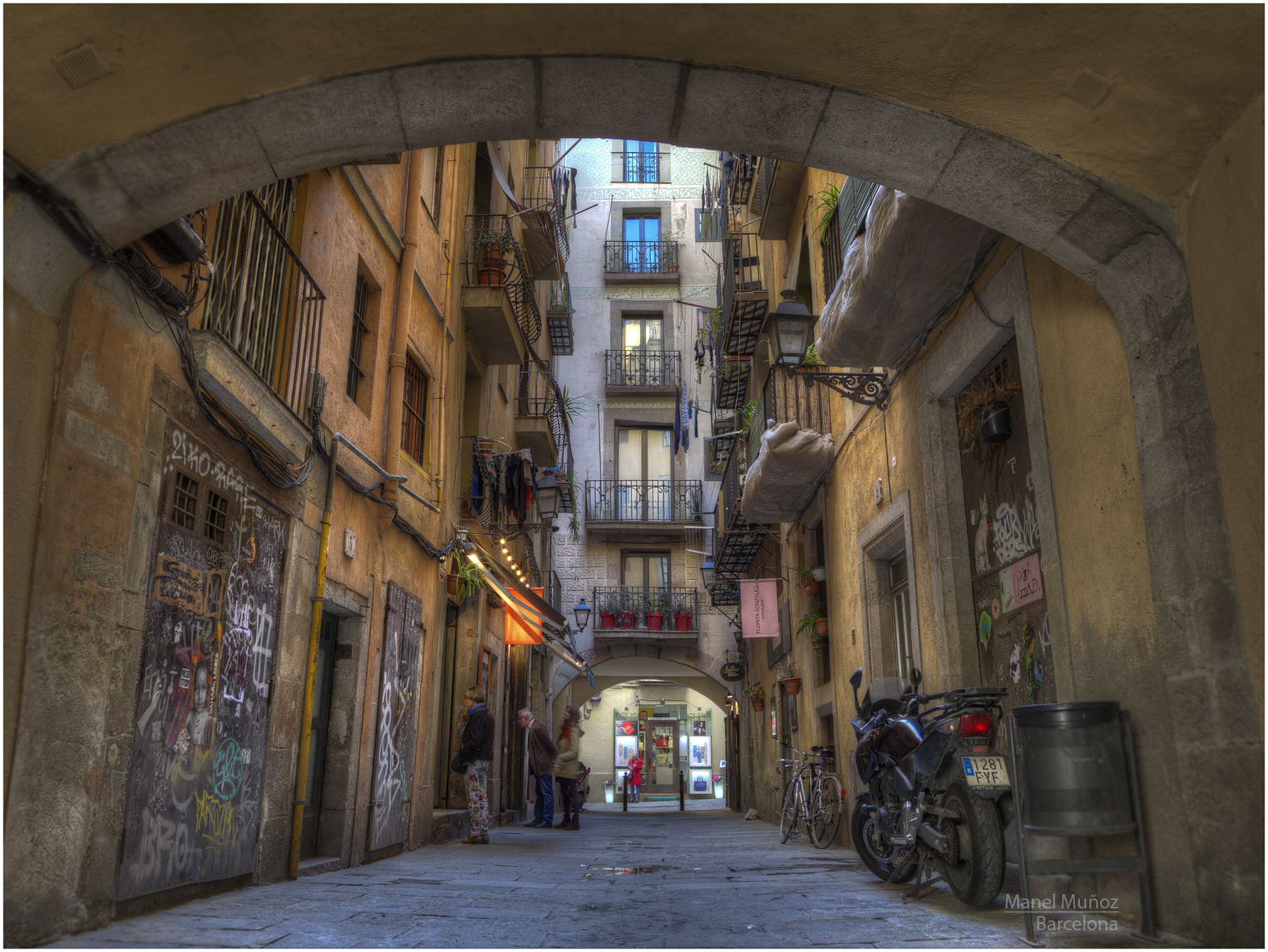 Carrer de la Volta dels Tamborets - Barcelona by Manel Muñoz / 500px