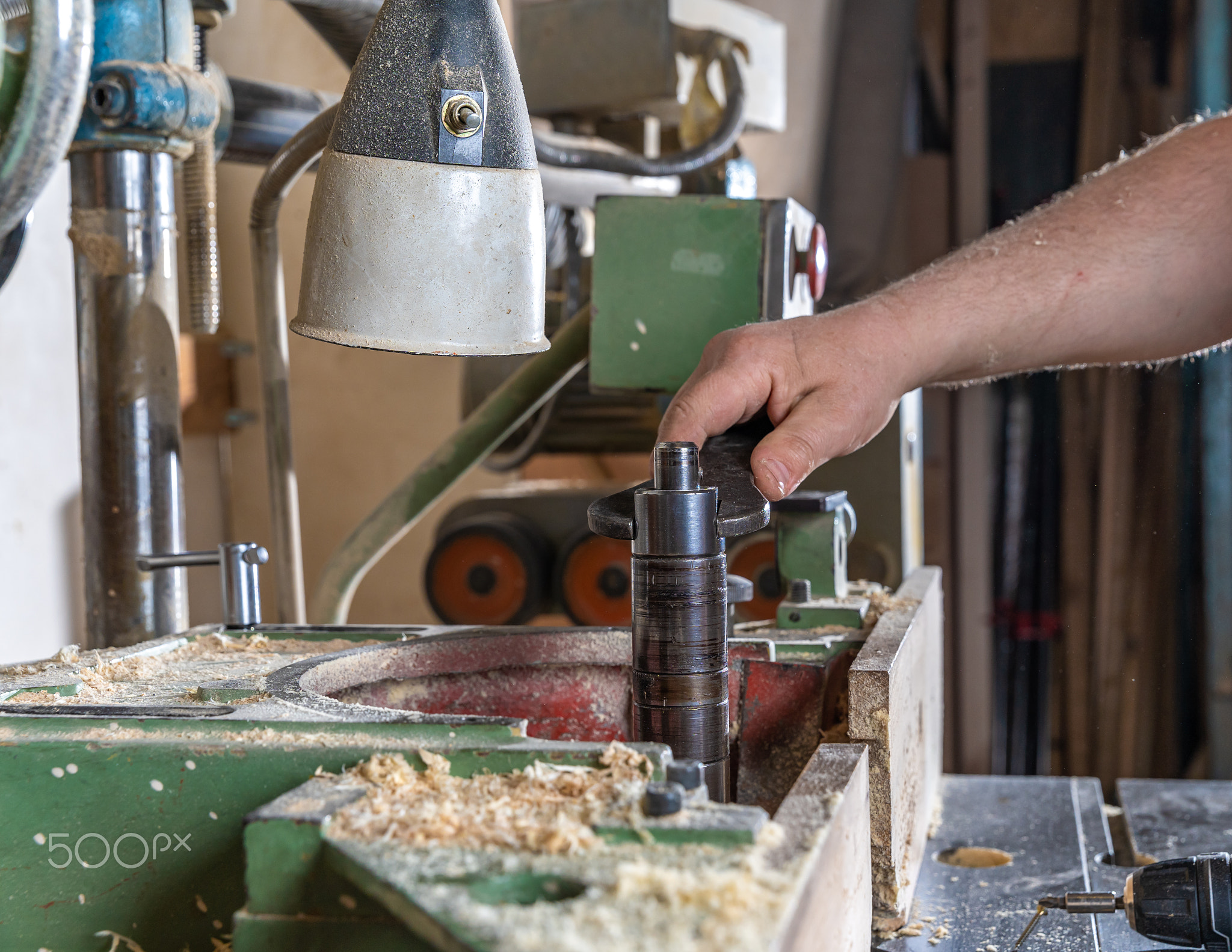 setting the cutter with the help of a handle in the joinery