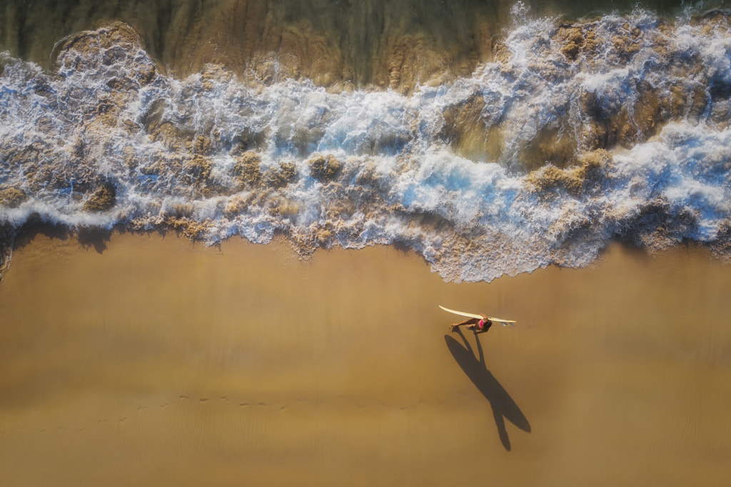 Aggressive wave and surf girl by Nutkamol Komolvanich on 500px.com