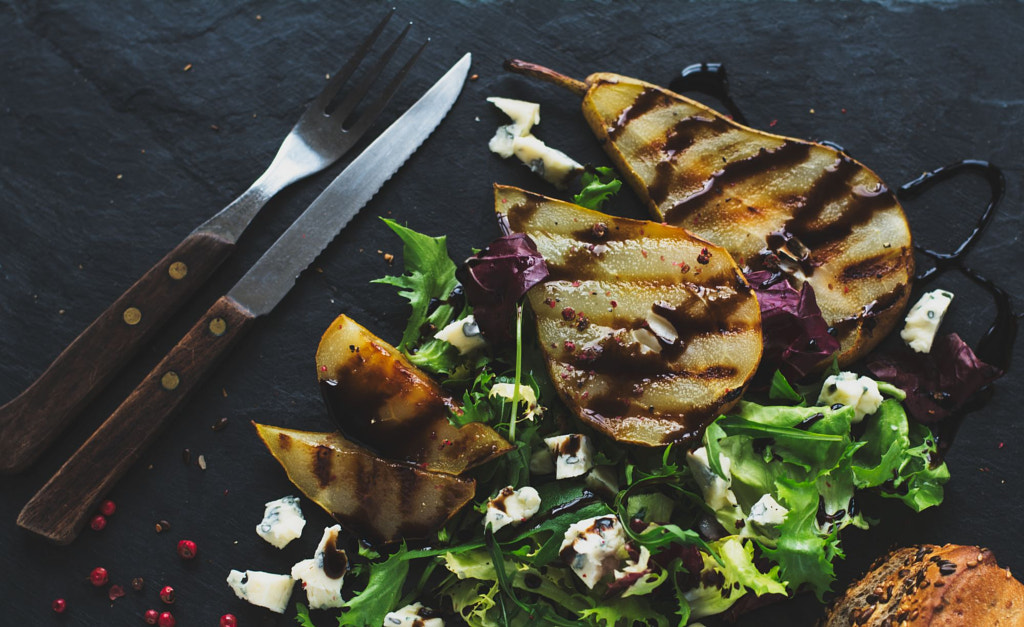 Grilled pear and blue cheese salad. by Karolina Awizen on 500px.com