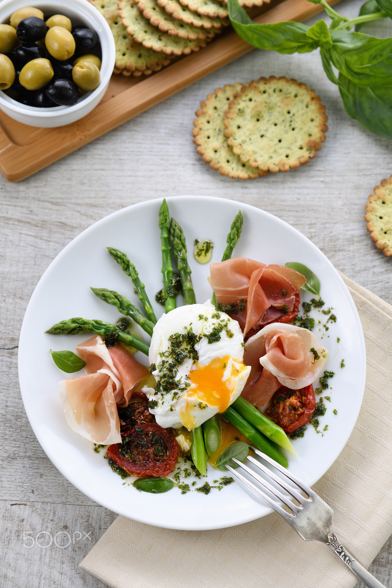 Eggs Benedict with Asparagus and Ham