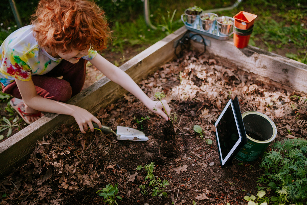 Kids Gardening while watching video by Max Fernandes on 500px.com