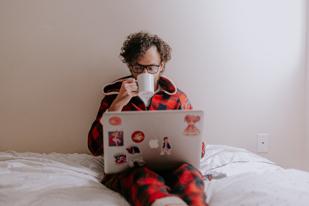 Technology in bed by Marcia Fernandes on 500px.com