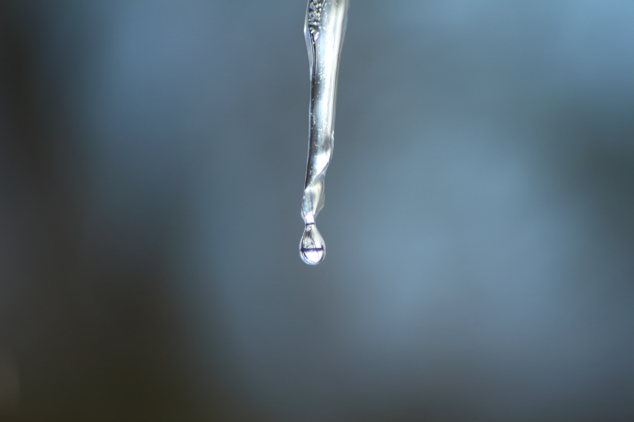 Sigma 70-300mm F4-5.6 APO DG Macro sample photo. A drop falls photography