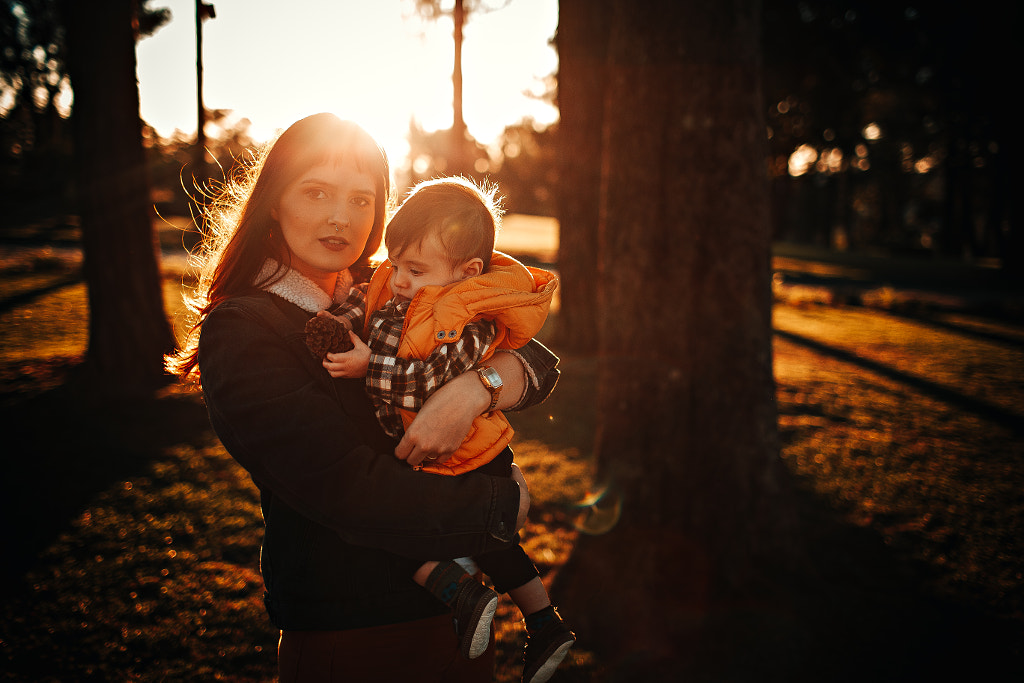 portrait of young mother and her baby ii by Helena Lopes on 500px.com