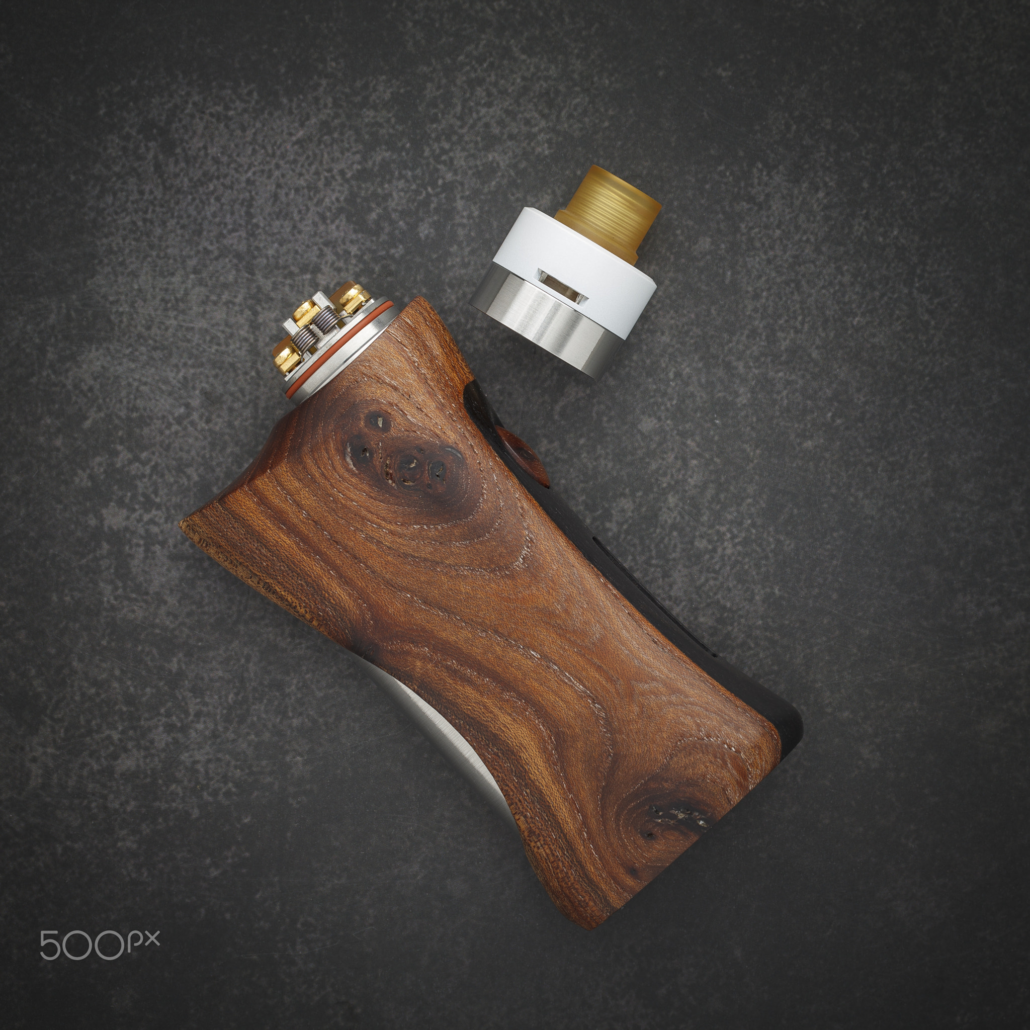 rebuildable dripping atomizer with stabilized walnut wood box mods