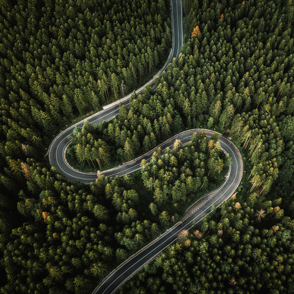 Route sinueuse par Szabo Ervin-Edward sur 500px.com