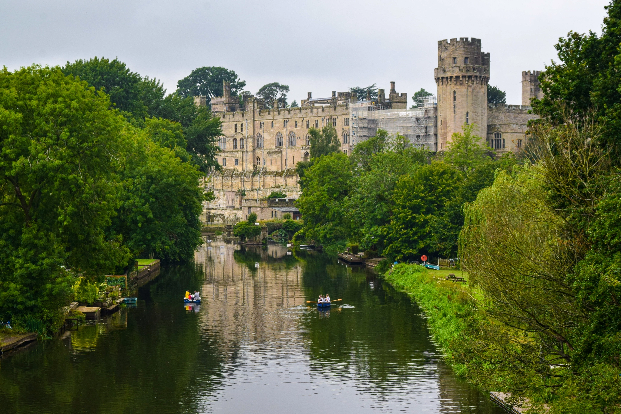 Gloomy, wet morning over Warwick Castle