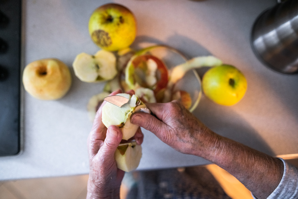 cracking apples by Iza ?yso? on 500px.com