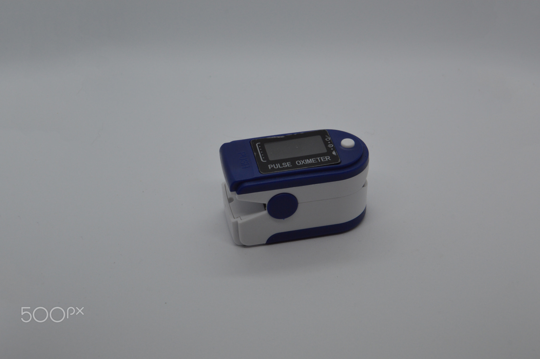 Pulse oximeter device for measuring blood oxygen level