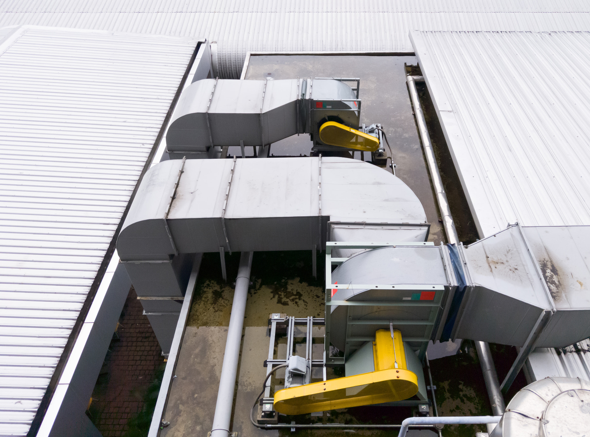 Ventilation system of the air conditioner system.