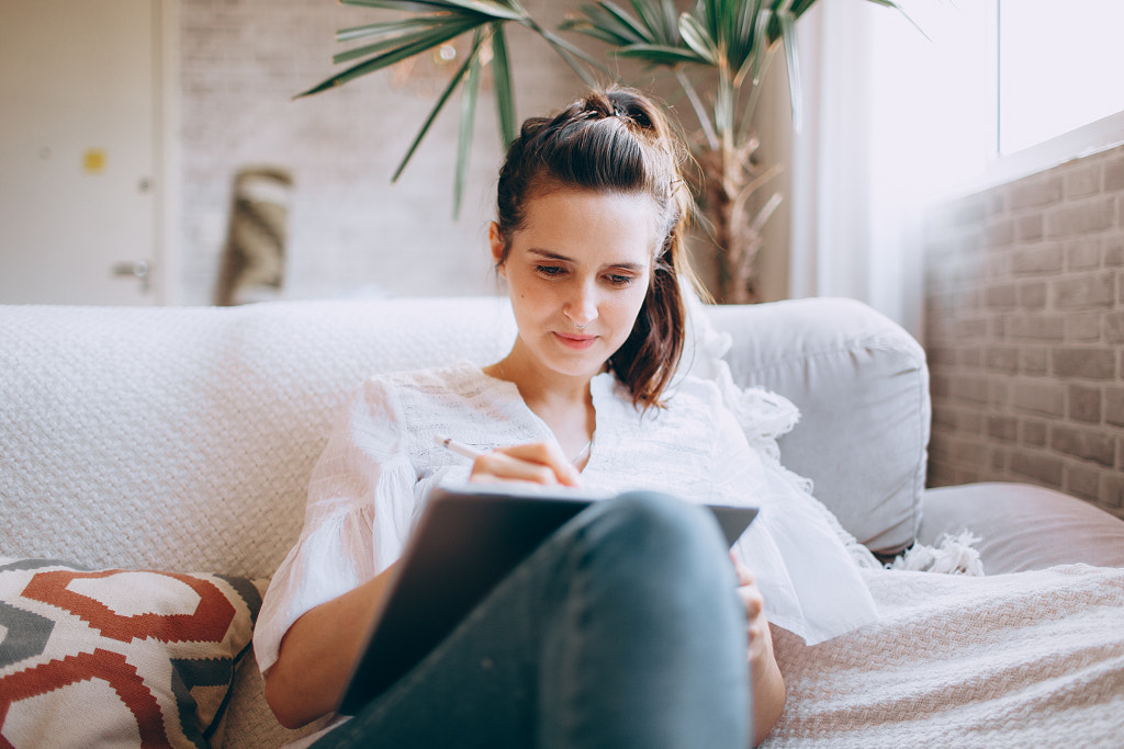 woman using tablet by Helena Lopes on 500px.com