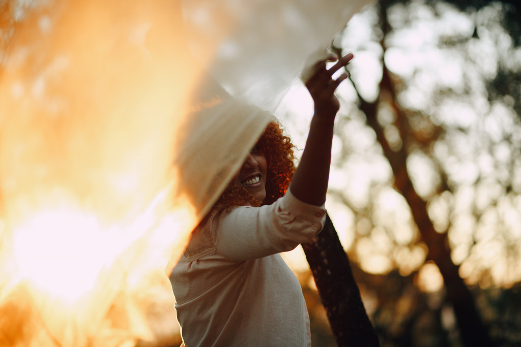 woman of color with red head by Helena Lopes on 500px.com