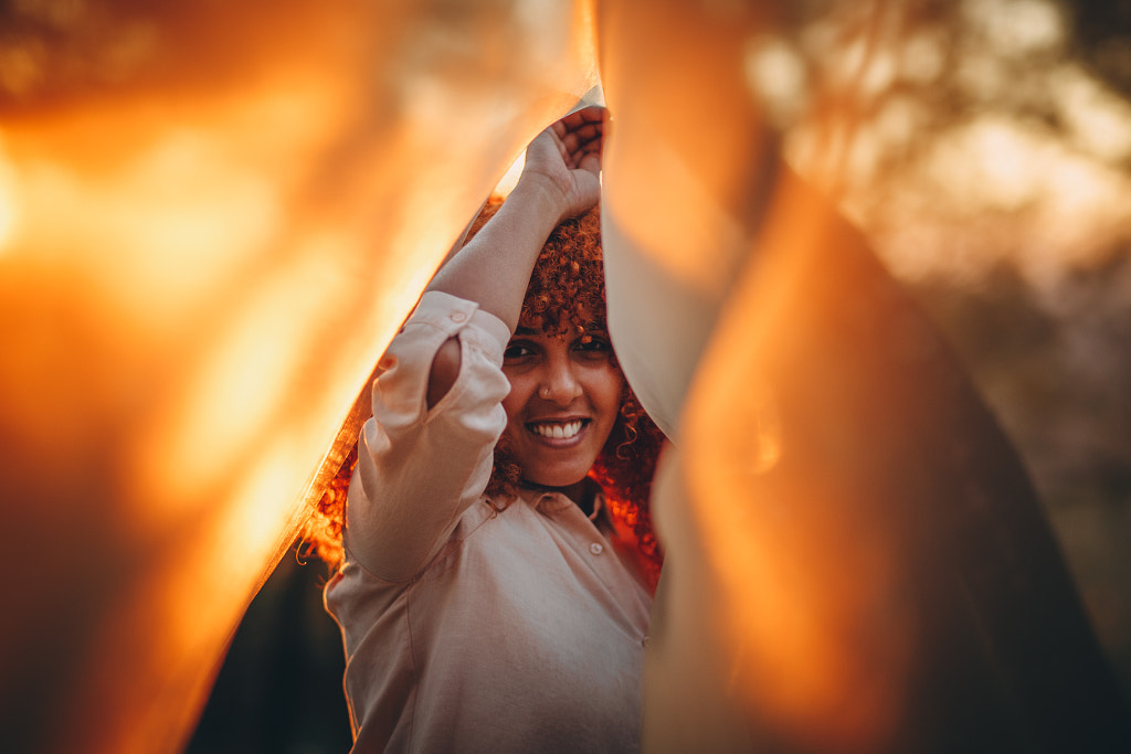 woman of color with red head by Helena Lopes on 500px.com