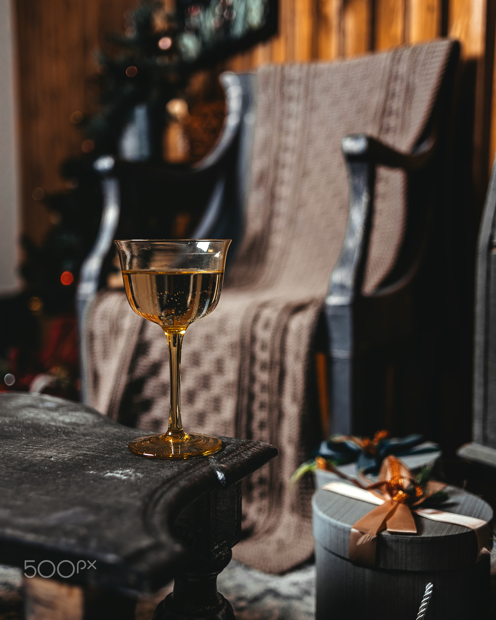 A glass of amber glass filled with sparkling wine