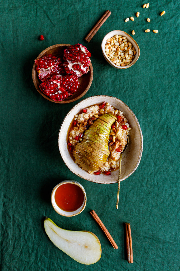 Overnight oatmeal with cinnamon, honey, pear, pomegranate seeds by Edalin Photography on 500px.com
