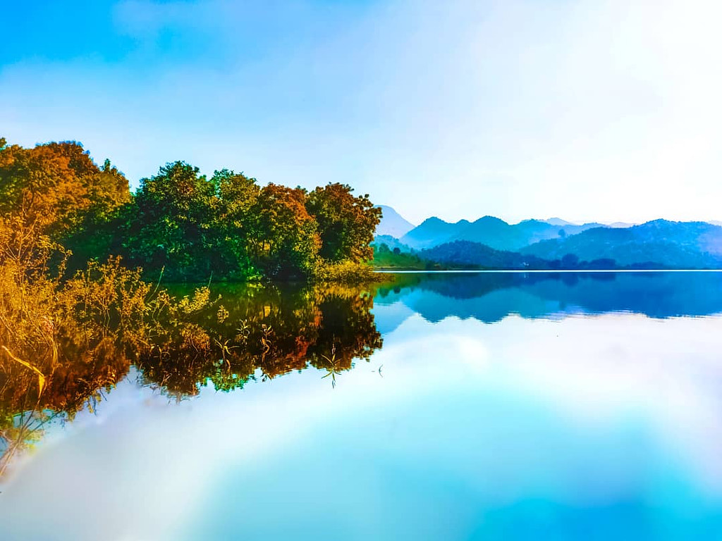 Beautiful landscape view of a lake by Jayashankar Majhi on 500px.com