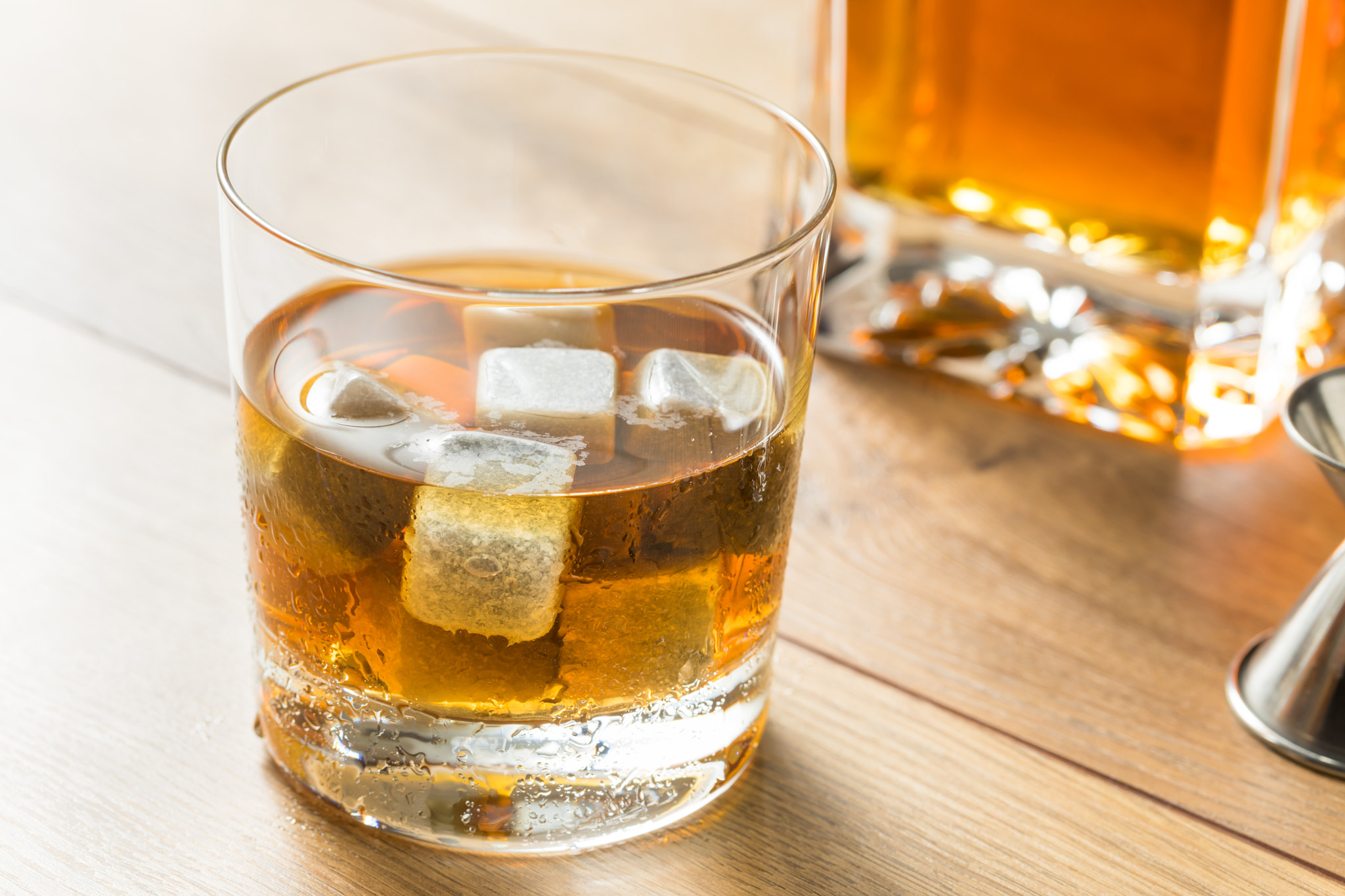Dark Amber Bourbon with Whiskey Stones