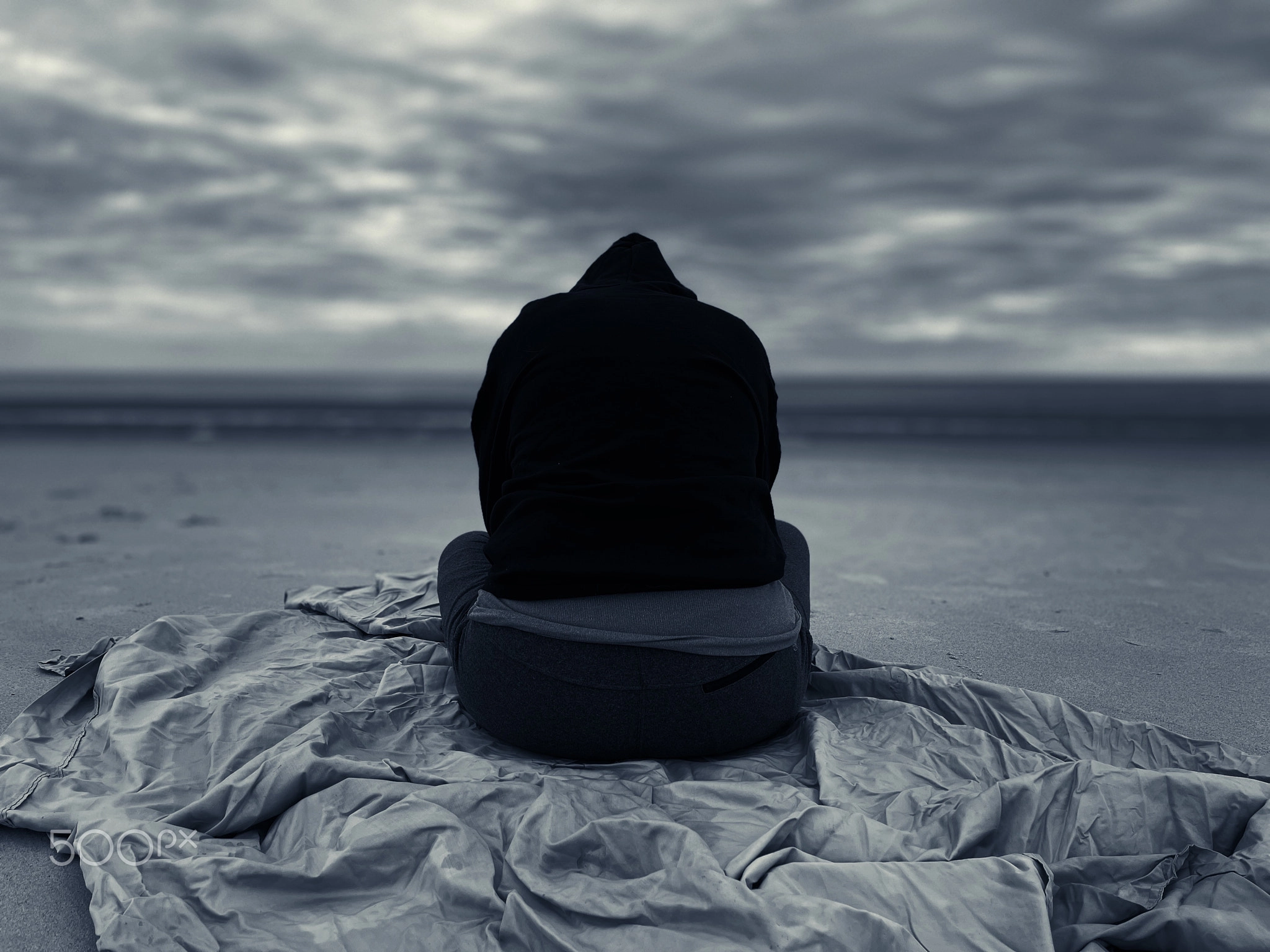 Black and white photography example using gray tones, coastal atmosphere and subtle contrast