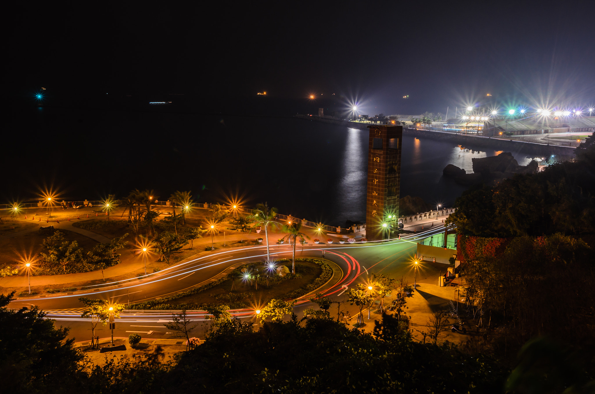 高雄中山大學正門夜景