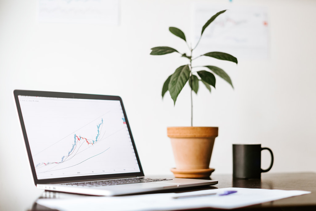 workplace of stock trader with laptop in minimalistic style by Avanti on 500px.com