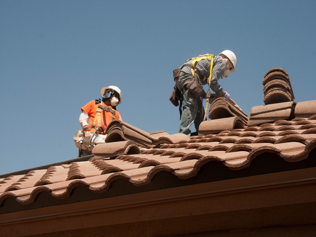 roof replacement cost calculator Flint, MI