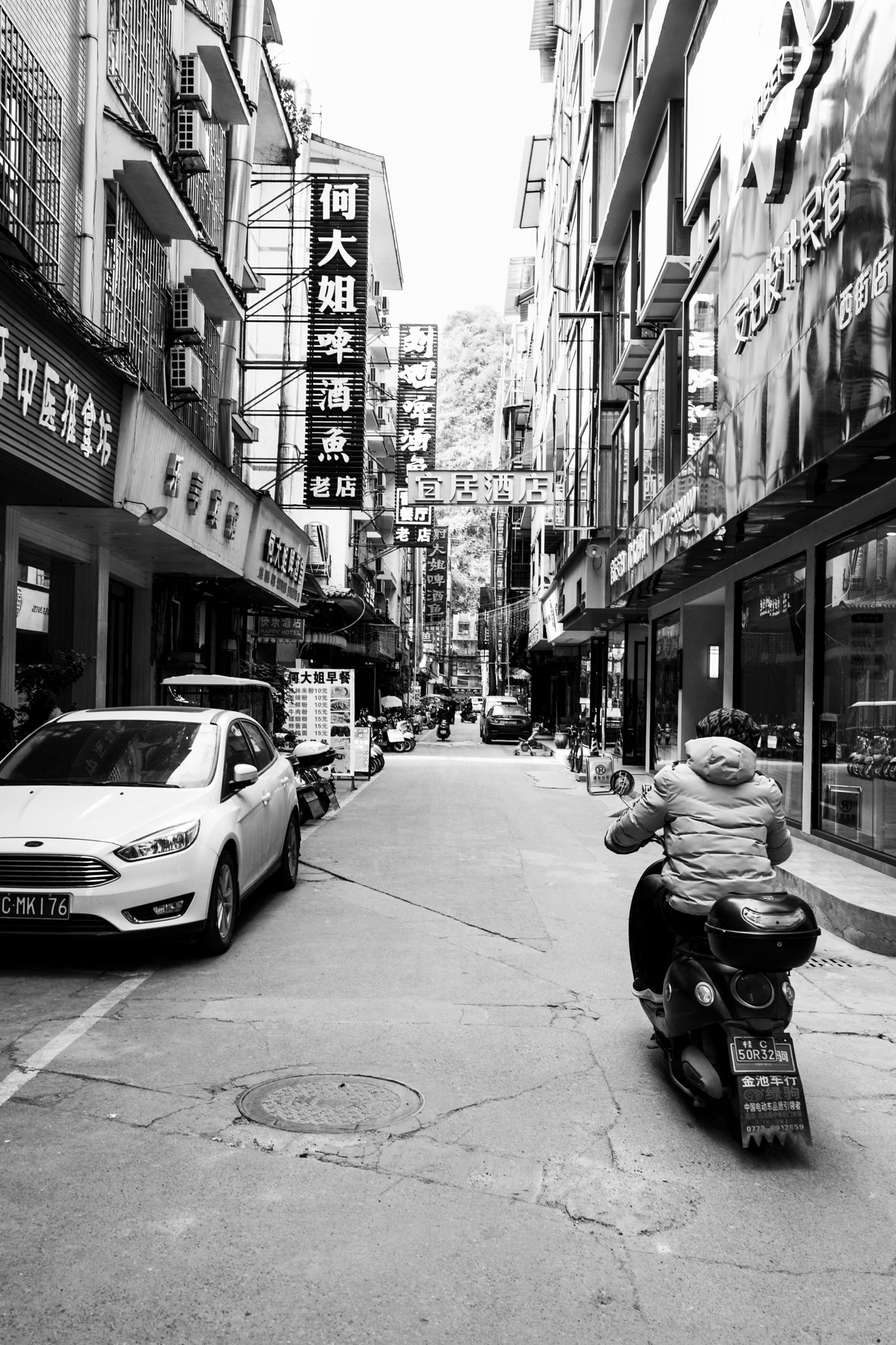 A ride in the neighborhood by Gauthier DELECROIX 郭天 / 500px