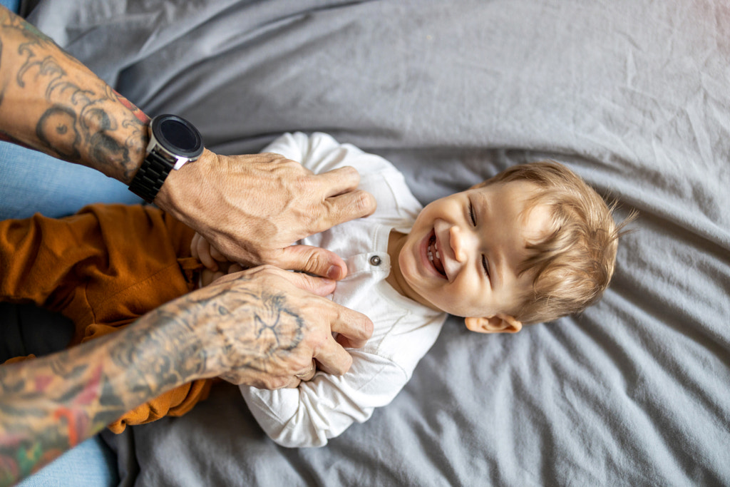 Father tickling his little son in bed by Edyta Pawlowska on 500px.com