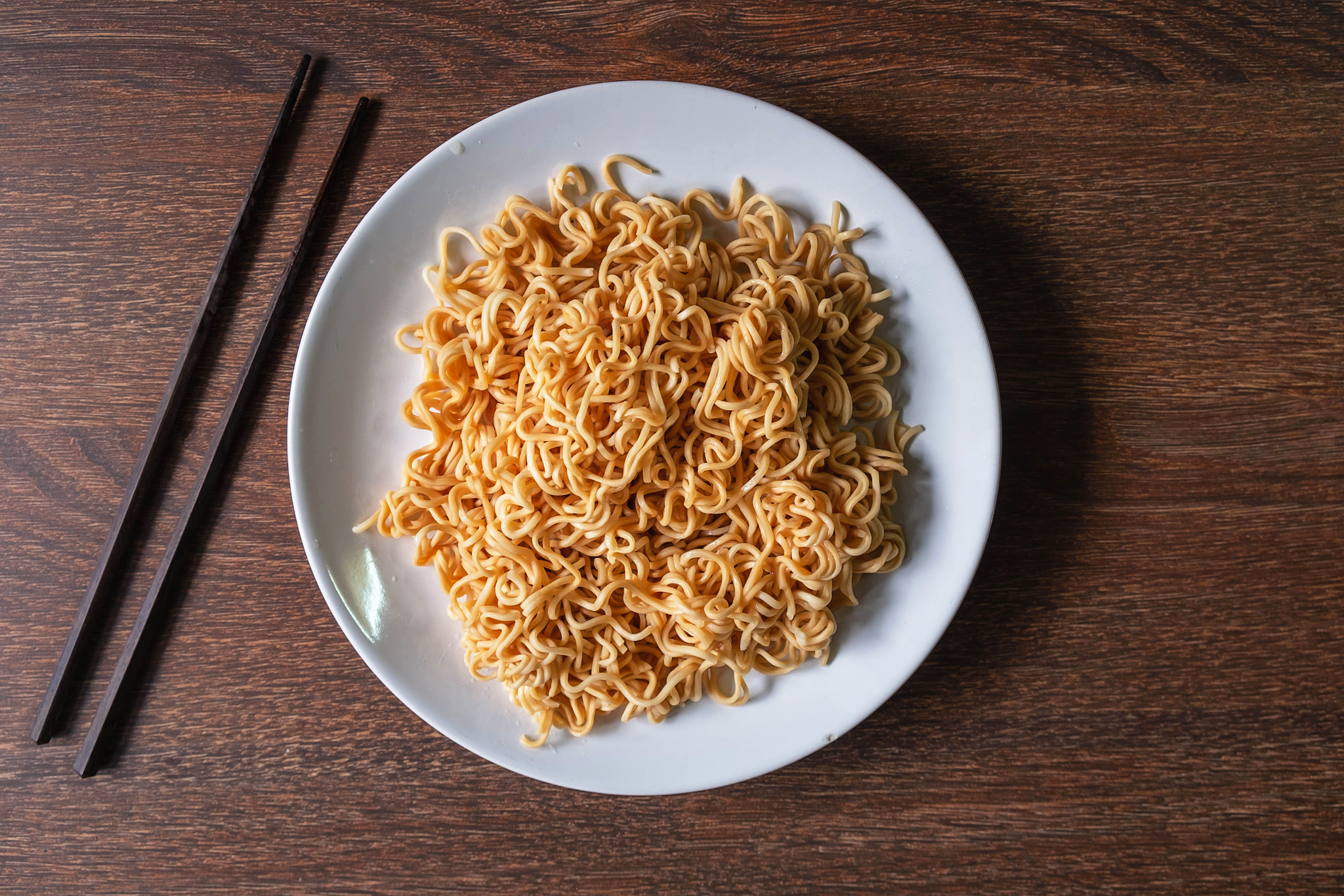 Instant noodles on a plate on the table