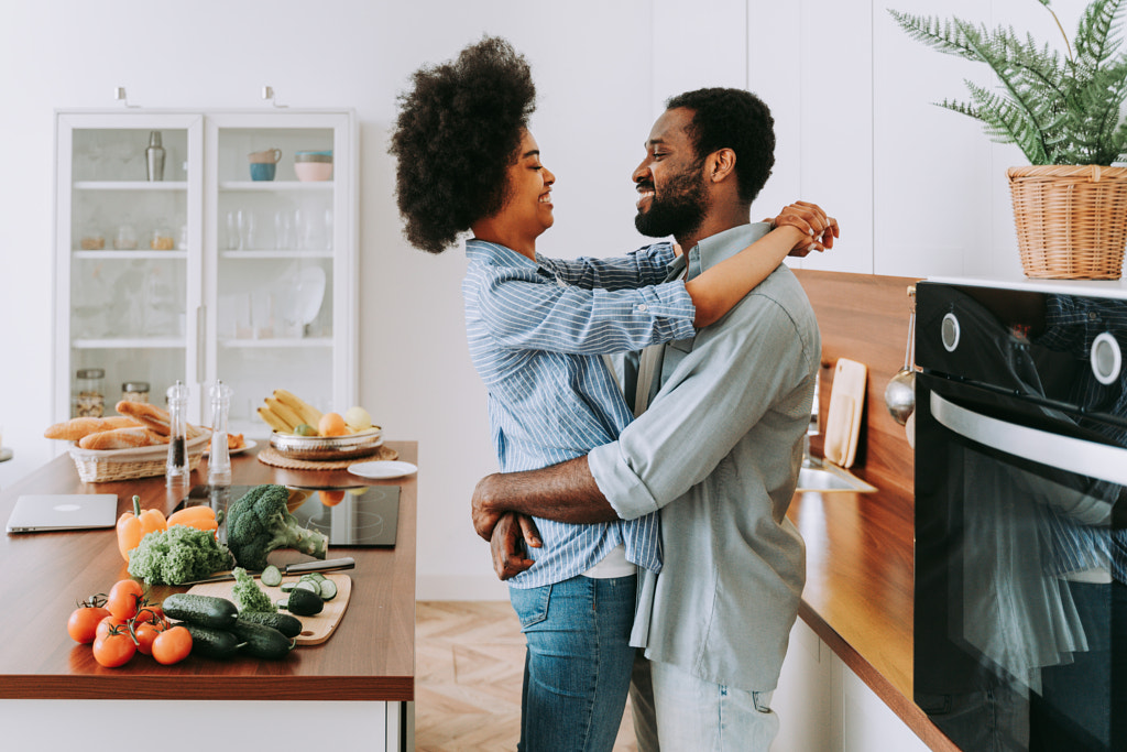 Afro american couple cooking at home by fabio formaggio on 500px.com