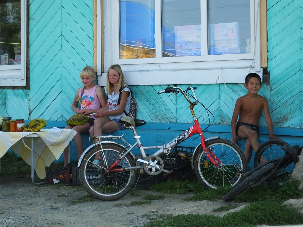 Boy and bike./Мальчик и велосипед. by Vladimir Korshunov / 500px